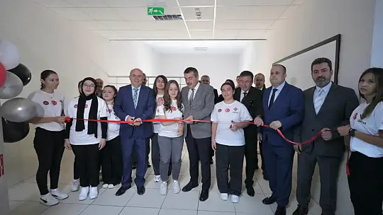 Bakan Tekin'den Susurluk'ta Öğrenci ve Öğretmenlere Ziyaret