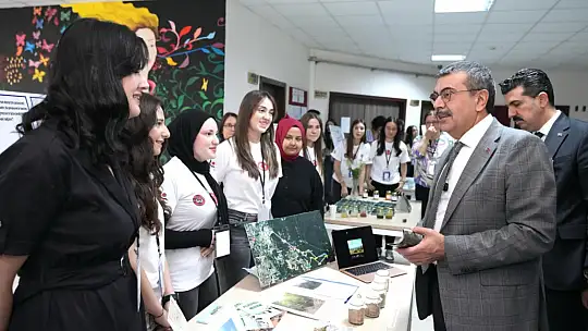 Bakan Tekin'den Susurluk'ta Öğrenci ve Öğretmenlere Ziyaret