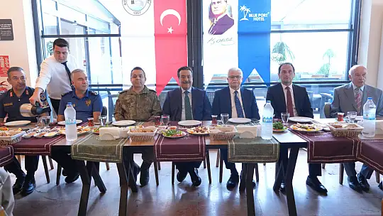 Burhaniye Belediyesi'nden Gazilere Vefa Kahvaltısı