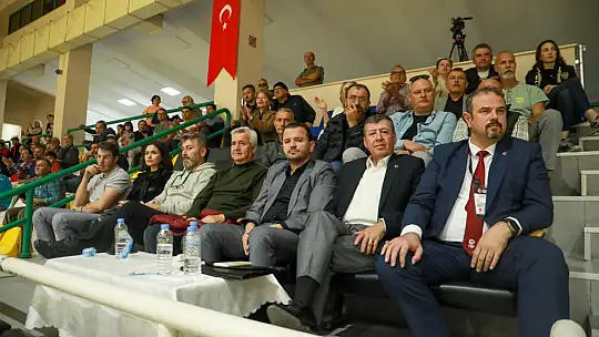 Burhaniye Belediyespor, Fenerbahçe Gelişim'i 70-67 mağlup etti.