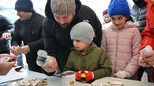 Depremzedeler için Sındırgı Birlik Oldu, 2 TIR Yola Çıktı