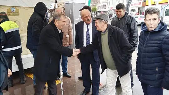 Bigadiç'te ücretsiz süt dağıtıldı