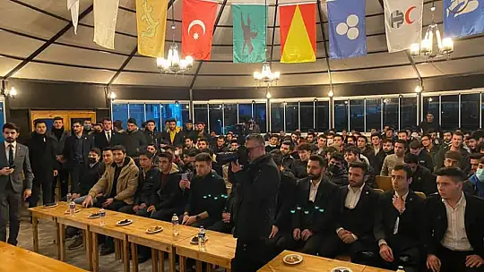KYK'da Öğrencilerle Çay İçerek Söyleşi Yaptılar