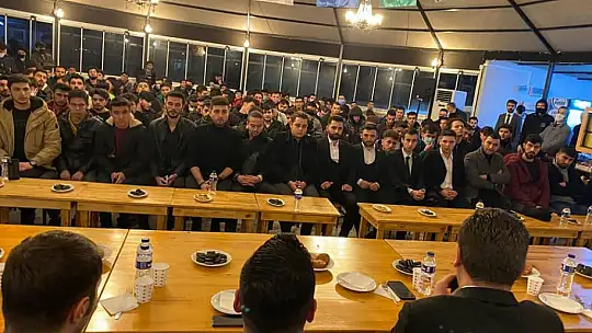 KYK'da Öğrencilerle Çay İçerek Söyleşi Yaptılar