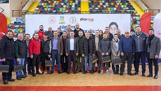 Balıkesirli Derya Nur Karaduman 65 Kiloda Türkiye Şampiyonu oldu