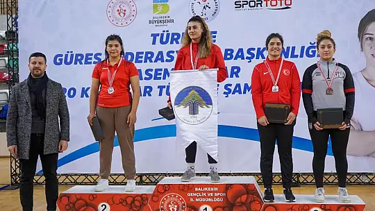 Balıkesirli Derya Nur Karaduman 65 Kiloda Türkiye Şampiyonu oldu