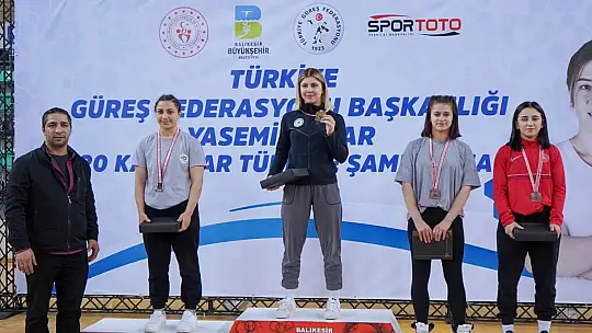 Balıkesirli Derya Nur Karaduman 65 Kiloda Türkiye Şampiyonu oldu