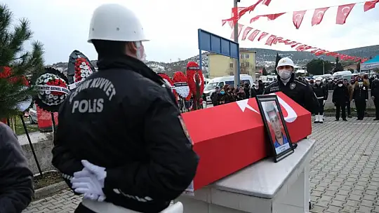 Şehit Polis Dualarla Baba Ocağında Toprağa Verildi