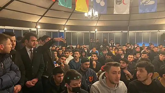 KYK'da Öğrencilerle Çay İçerek Söyleşi Yaptılar