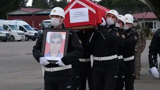 Şehit Polis Dualarla Baba Ocağında Toprağa Verildi