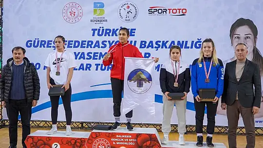 Balıkesirli Derya Nur Karaduman 65 Kiloda Türkiye Şampiyonu oldu