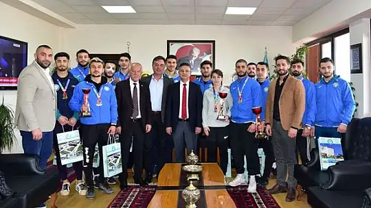Rektör İlter Kuş, başarılı sporcuları kutladı