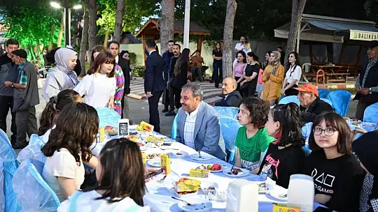 Yaşlılara Protokol ve Çocuklardan Moral