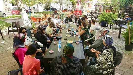 BURHANİYE'DE KADINLAR BULUŞMASI GERÇEKLEŞTİ