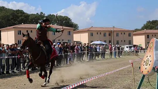 İvrindi Atlı Sporu Seviyor