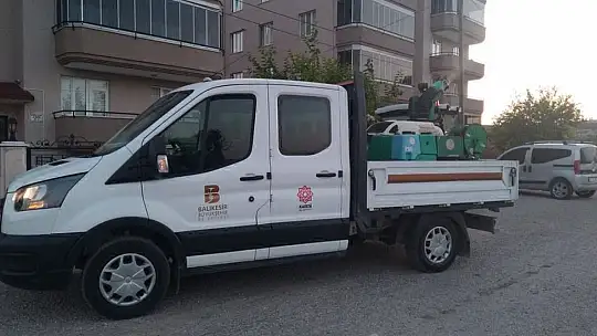 KARESİ'DE İLAÇLAMA 7/24 SÜRÜYOR