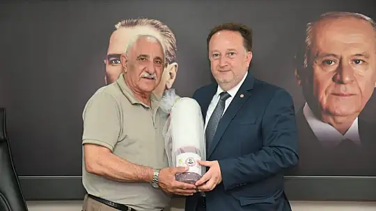 Karesi Belediye Başkanı Dinçer Orkan Milliyetçi Hareket Partisi İl Başkanı Cevdet Gürcan ve yönetimini ziyaret etti.