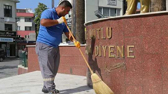 'Ne Mutlu Türküm Diyene'