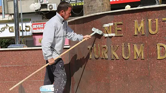 'Ne Mutlu Türküm Diyene'