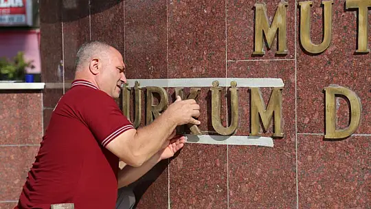 'Ne Mutlu Türküm Diyene'