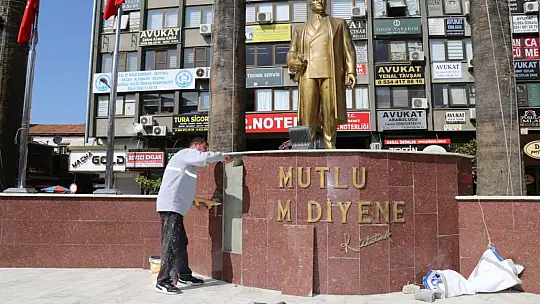 'Ne Mutlu Türküm Diyene'