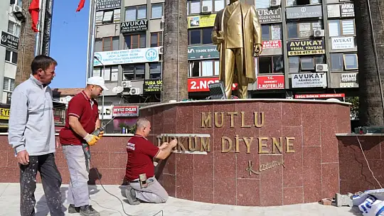 'Ne Mutlu Türküm Diyene'