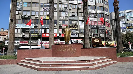 'Ne Mutlu Türküm Diyene'