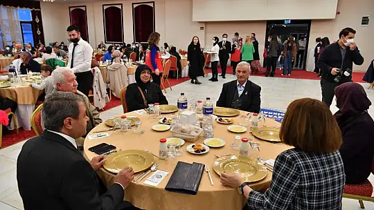 Vali Şıldak Şehit Aileleri ile İftarda Buluştu