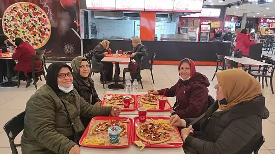 Susurluk Belediyesi Şehit ve Gazi Ailelerini Sinemaya Götürdü