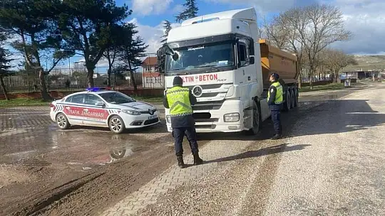 JANDARMA KIŞ LASTİĞİ DENETİMİ YAPTI
