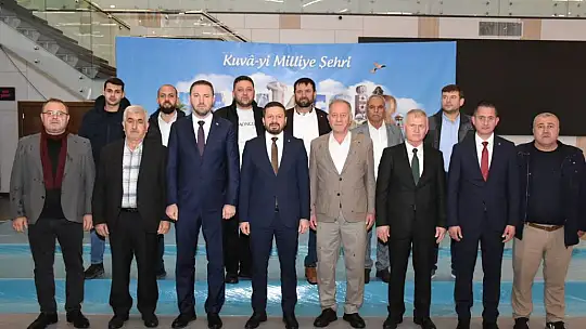 'İkinci Yüzyıla Girerken Ufuktaki Yeni Türkiye'