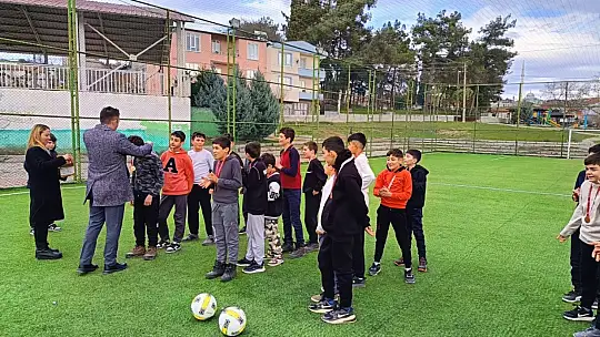 Kepsut'ta Öğrenciler Sporla Koruma Altına Alınıyor