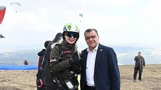 Türkmentepe yamaç paraşütü tutkunlarını bir araya getirdi