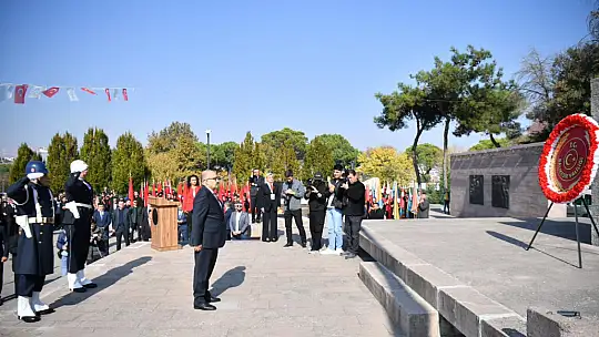 Cumhuriyet Bayramı'nın 101'inci Yıldönümü kutlama etkinlikleri Çelenk Töreni