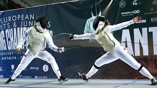 Balıkesirli Alara Atmaca, Eskrimde Yıldızlar Avrupa Şampiyonu Oldu