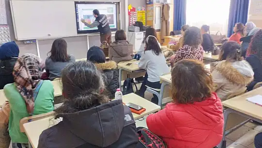 Emniyet'ten' En İyi Narkotik Polisi Anne' Etkinliği