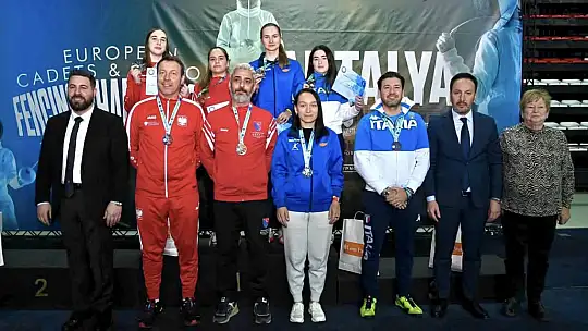 Balıkesirli Alara Atmaca, Eskrimde Yıldızlar Avrupa Şampiyonu Oldu