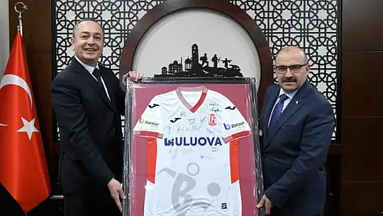 Balıkesirspor Yönetimi Vali İsmail Ustaoğlu'na ziyarette bulundu.