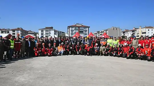 Balıkesir'de gerçeğini aratmayan deprem tatbikatı