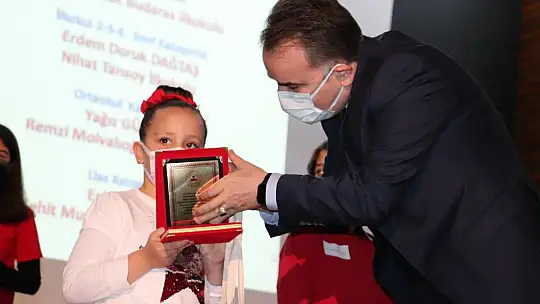 İstiklal Marşı'nın Kabulü ve Mehmet Akif Ersoy'u Anma Günü Edremit'te Kutlandı