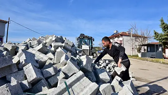 Karesi'de Yollar örülüyor