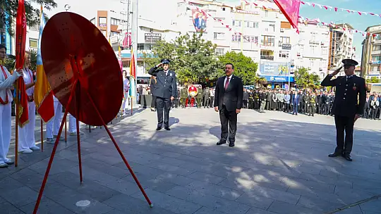 Burhaniye Cumhuriyet Bayramı kutlamaları çelenk töreni başladı