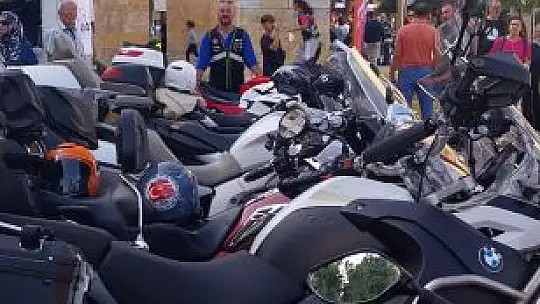 Motosiklet Tutkunlarından Anlamlı Farkındalık