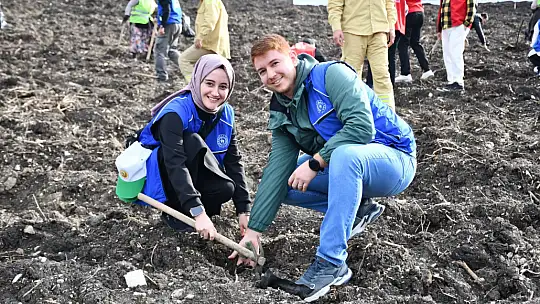 Balıkesir'de Gençler Milli Ağaçlandırma Günü'nde Yeşil Vatan İçin Buluştu