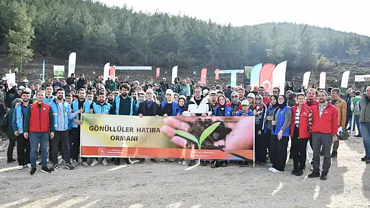 Balıkesir'de Gençler Milli Ağaçlandırma Günü'nde Yeşil Vatan İçin Buluştu