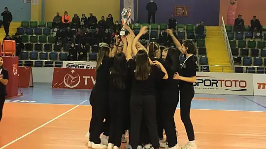Havran Belediyesi Fatih Spor Kulübü Kadın Voleybol Takımı 1. Lige Yükseldi