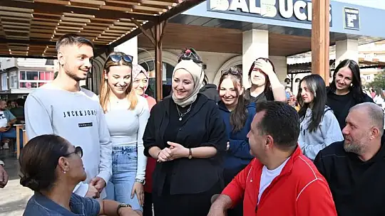 Hülya Avşar da 'BALBUCKS'ı tercih etti