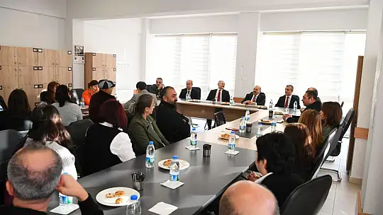 Eğitime Yakın İlgi: Vali İsmail Ustaoğlu Yarış Ortaokulu'nu Ziyaret Etti