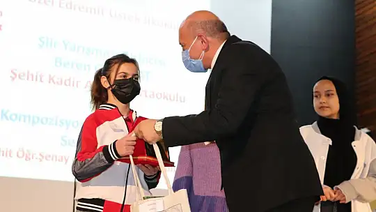 İstiklal Marşı'nın Kabulü ve Mehmet Akif Ersoy'u Anma Günü Edremit'te Kutlandı