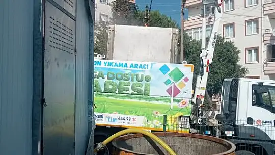 Karesi'de Çöp Konteynırları Dezenfekte Ediliyor